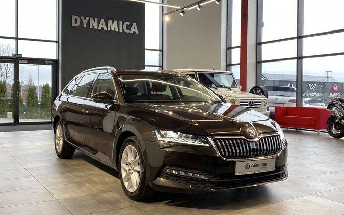 samochody osobowe Skoda Superb cena 109900 przebieg: 90400, rok produkcji 2021 z Gdynia